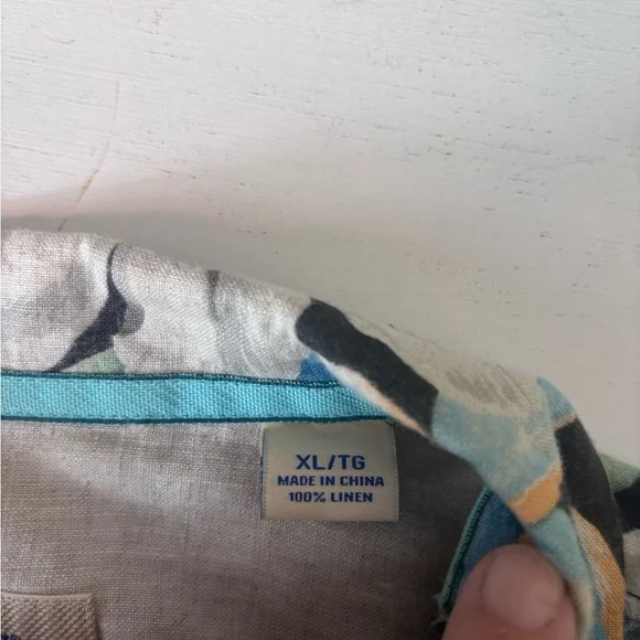 Tommy Bahama 100% Linen Black Floral Hawaiian Shirt Size XL - Picture 3 of 6